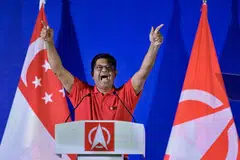 Berucap di rapat terakhir Parti Demokratik Singapura (SDP) pada 1 Mei, Timbalan Ketua Dasar SDP, Dr James Gomez, merayu agar perlindungan penuh pekerjaan diberikan kepada semua pekerja tanpa mengira jenis pekerjaan, termasuk pekerja penghantaran, pemandu dan pekerja pembersihan.