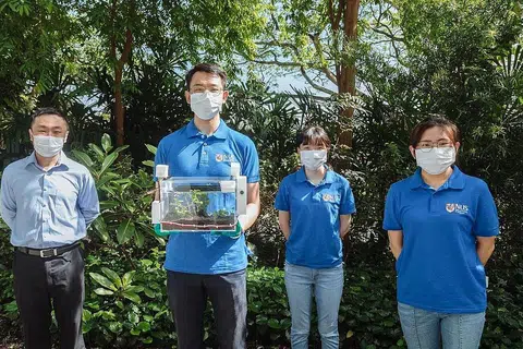 KEBUN BIJAK: Para penyelidik dari Universiti Nasional Singapura (NUS) telah mencipta alat prototaip dikenali sebagai SmartFarm. Ia merupakan sejenis sistem berkebun lengkap yang menggunakan hidrogel sebagai teknologi utamanya. - Foto NUS