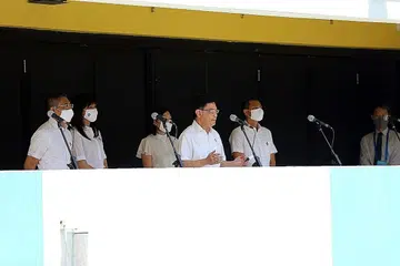 PERTARUNGAN BERMULA: Pilihan raya umum 2020, yang bakal melihat pemimpin 4G memainkan peranan lebih besar, menyaksikan DPM Heng Swee Keat (foto atas, dua dari kanan) berpindah ke GRC East Coast. Beliau meminta rakyat memberi mandat kukuh kepada PAP, sedang pembangkang, termasuk Parti Pekerja (WP), yang bertanding di bawah kepimpinan Encik Pritam Singh, menekankan pentingnya mempunyai suara alternatif di Parlimen. - Foto MCI, BH oleh DESMOND FOO