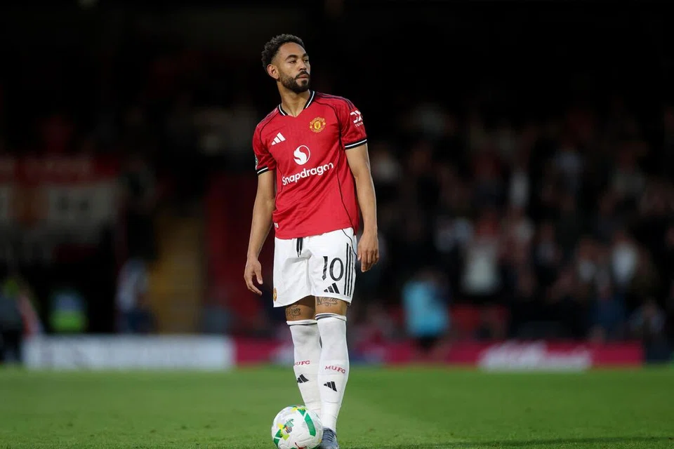 Pemain sayap baru Manchester United, Matheus Cunha, menyertai kelab tersebut daripada Wolves dengan pemindahan bernilai 62 juta paun (sekitar $108 juta).