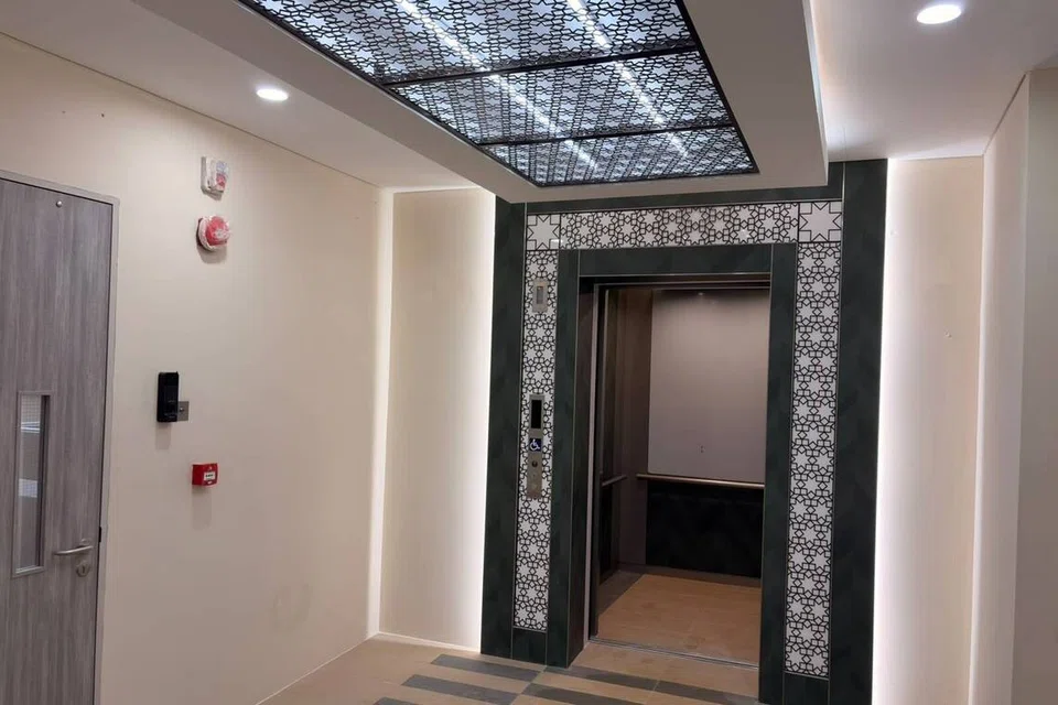 Lif baharu di Masjid Alkaff Kampung Melayu yang dibina semasa fasa pertama kerja naik taraf.
