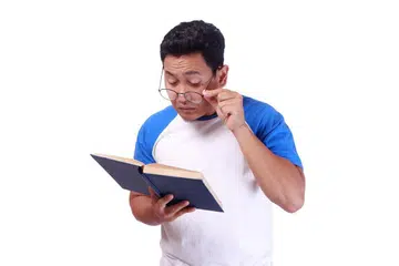 RABUN JAUH ISU GLOBAL: Kajian terkini mengatakan bahawa secara purata, 30 peratus penduduk dunia menghadapi masalah rabun jauh. Di Asia, 70-87 peratus daripada kanak-kanak di sekolah dan golongan belia dilaporkan mengalami rabun jauh. Dalam kalangan kanak-kanak Asia Timur, kadar peningkatan rabun jauh adalah tinggi dan anggaran 24 peratus daripada penduduk rabun jauh ini akan mengalami rabun jauh yang lebih serius sewaktu dewasa. - Foto ISTOCKPHOTO