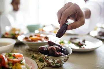 Khidmat penghantaran juadah berbuka puasa sudah mula ditawarkan restoran dan perniagaan dari rumah (HBB) sejak awal Januari.
