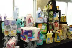 DIPERBAHARUI: Koperatif NTUC FairPrice akan memperbaharui koleksi produk jenama sendiri atau 'housebrand'. Ia menetapkan matlamat untuk melancarkan 300 produk baru dalam 12 bulan mendatang supaya dapat memenuhi keperluan pengguna yang berubah. - Foto NTUC FAIRPRICE