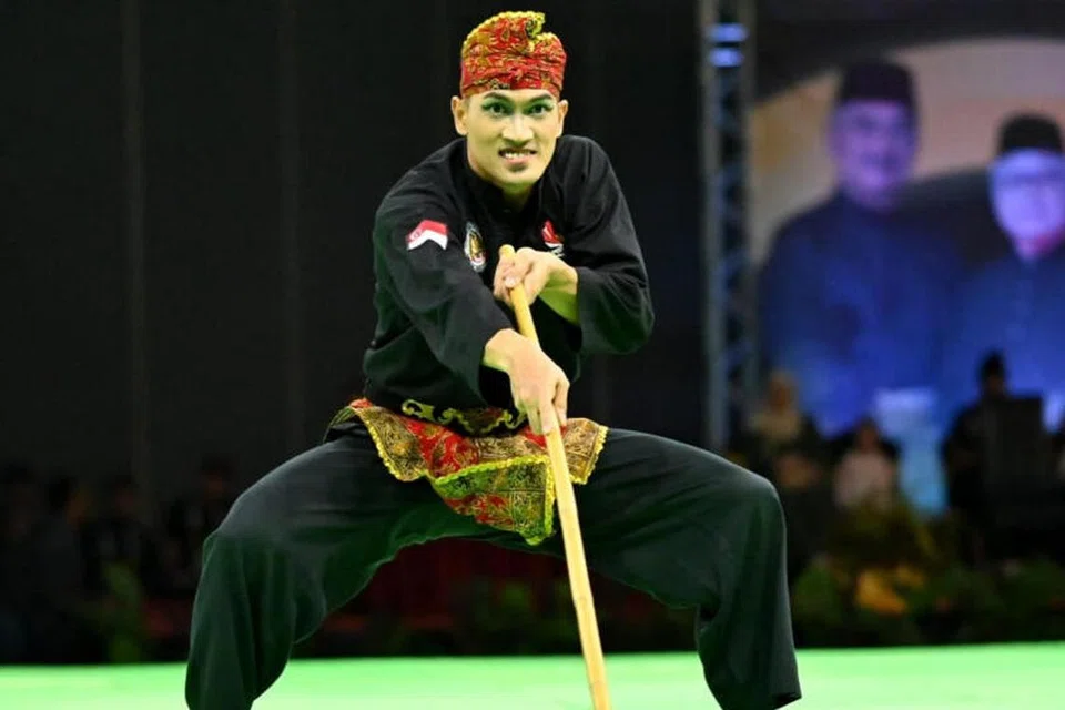 TUNJUK TARING: Pesilat Singapura, Iqbal Abdul Rahman, muncul sebagai juara seni tunggal putera dalam Kejohanan Pencak Silat Dunia 2022 di Melaka, Malaysia.
