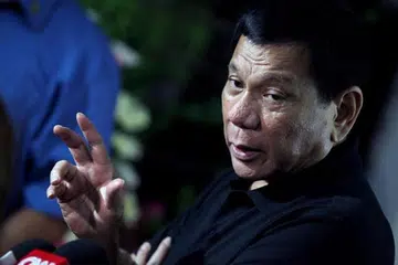 Adu sakit: Presiden Filipina, Encik Rodrigo Duterte mendedahkan beliau kini menghadapi sakit belakang dan sakit kepala. - Foto mStar Online