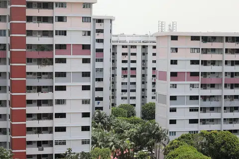 SOKONGAN PEMERINTAH: Rakyat Singapura yang isi rumah mempunyai lima anggota atau lebih layak menerima rebat tambahan Baucar GST - U-Save, sekaligus menikmati tambahan 2.5 kali bagi Baucar GST - U-Save bagi FY2020.