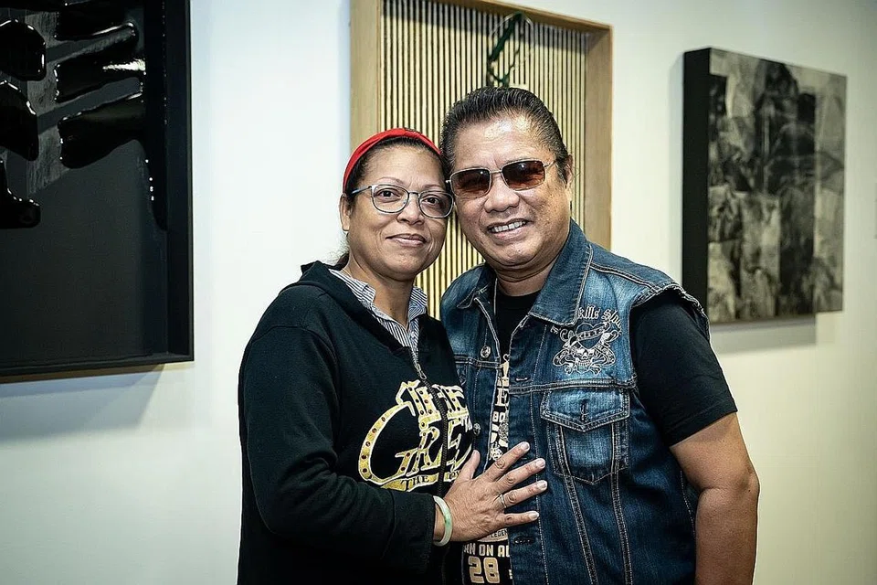 (Foto atas) Bersamanya adalah isterinya selama 23 tahun,Suzlynna Datuk Mustafa Ma'arof. - Foto BH oleh NUR DIYANA TAHA