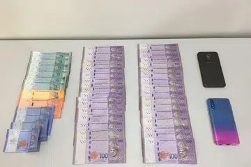 Wang tunai RM3,734, sekitar $1,200 dan dua telefon bimbit dirampas oleh pegawai PCG daripada keedua warga asing. 