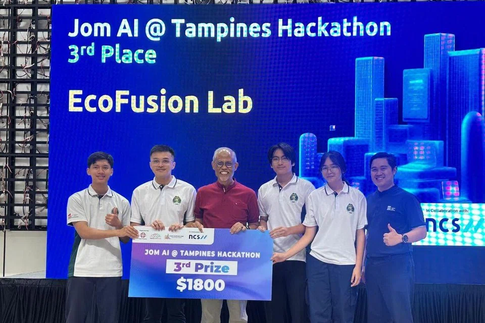 peranti AI warga emas, Jaga peranti AI, bantu warga emas sebatang kara, EcoFusion Lab, ITE