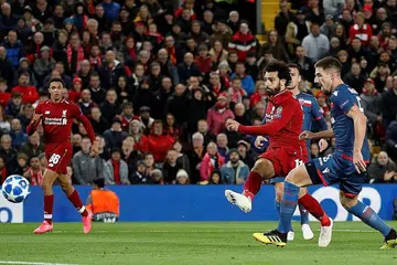 CUKUP BERBISA: Pemain Liverpool, Mohamed Salah (kanan berbaju merah) menjaringkan gol kedua dalam perlawanan Liverpool menentang Red Star Belgrade semalam - Foto REUTERS