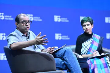 Dr Janil Puthucheary (kiri) menjawab soalan berkaitan pelbagai isu semasa dialog penutup persidangan Singapore Perspectives 2024 anjuran Institut Pengajian Dasar (IPS) pada 29 Januari di Pusat Ekspo dan Konvensyen Sands. Dialog tersebut dikendalikan Felo Penyelidik Kanan, IPS, Dr Kalpana Vignehsa.