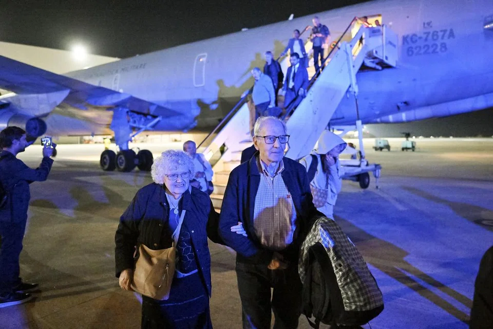 KELUAR DARI ISRAEL: Warga Italy yang dibawa keluar dari Israel dengan sebuah pesawat tentera tiba di lapangan terbang di Mare, Rome, Italy pada Isnin