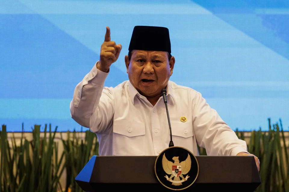 Presiden Prabowo Subianto menggariskan agenda tenaga sebagai keutamaan nasional, termasuk rancangan melarang eksport minyak mentah dan memastikan semua penapisan dilakukan di dalam negara. 