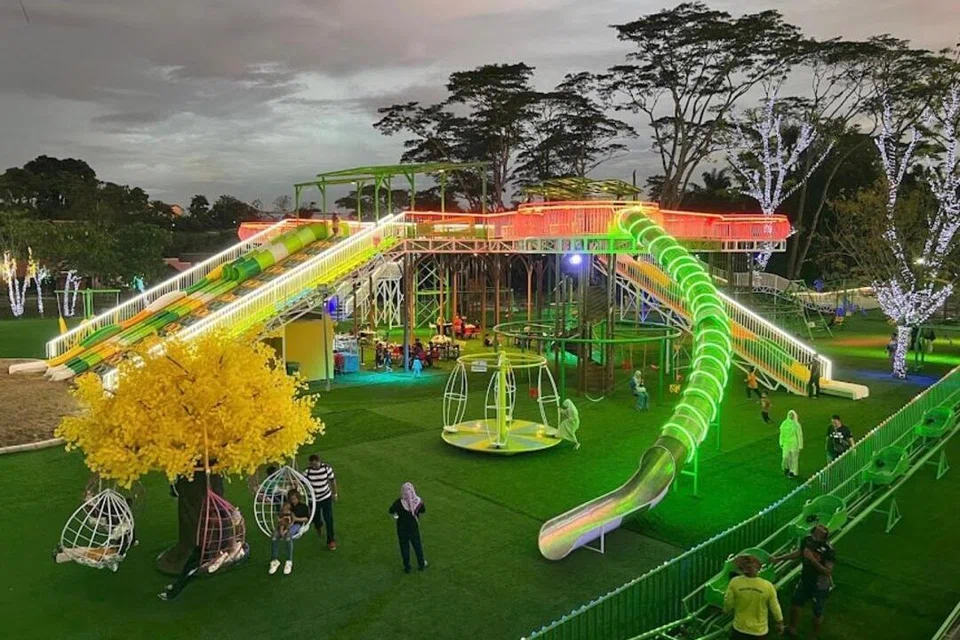 Adventure Park antara salah satu daripada empat tarikan yang tersedia di Pedas Adventure Park @ Wet World Air Panas Pedas, Rembau, Negeri Sembilan.