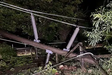 RIBUT PETIR: Bekalan elektrik 110,000 buah rumah terputus ekoran ribut petir dan angin kencang pada 25 Disember, di timur Australia.