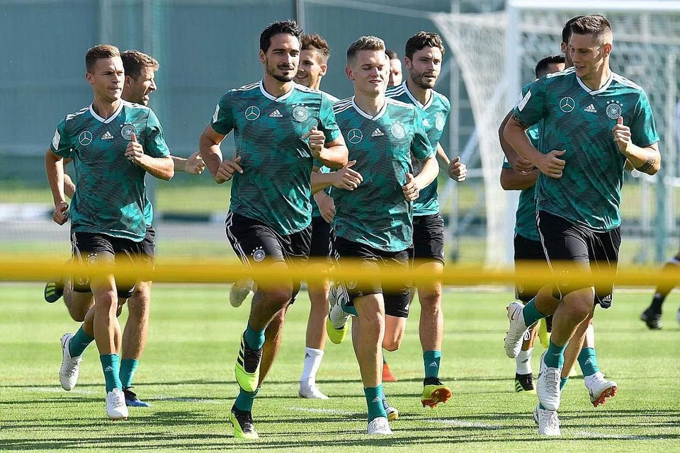 GIGIH BERLATIH: Permain Jerman menghadiri sesi latihan di Vatutinki menjelang pertemuan getir dengan Korea Selatan. - Foto AFP
