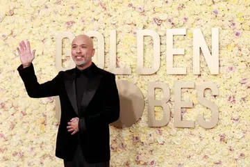 SALAHKAN PENULIS SKRIP: Apabila hanya diberi masa 10 hari mempersiapkan diri bagi mengacara majlis, Anugerah Golden Globe, pelawak Jo Koy akur bingung dan menyalahkan penulis skrip kerana lawak yang tidak menjadi.