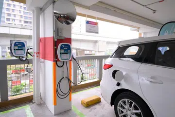 Enam pengecas kenderaan elektrik (EV) yang baru dipasang terletak di lot 250, 251, 252, 265, 266 dan 267 di tempat letak kereta bertingkat (MSCP) Blok 112, Plantation Crescent, Tengah.