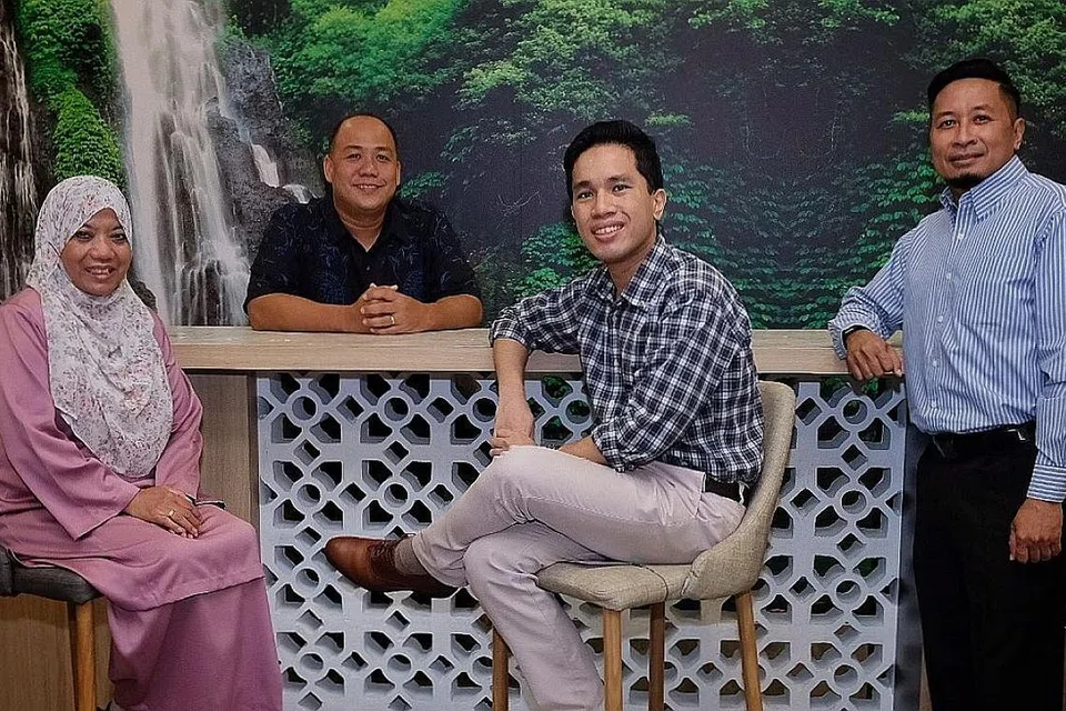 FINALIS GURU ARIF BUDIMAN TELADAN: (Dari kiri) Cikgu Manisah Osman, Cikgu M. Fuad Salim, Cikgu Zulhafiz Zainal dan Cikgu Abdul Khalik Saidin merupakan finalis Agab 2021 bagi kategori Teladan. - Foto-foto BH oleh KHALID BABA