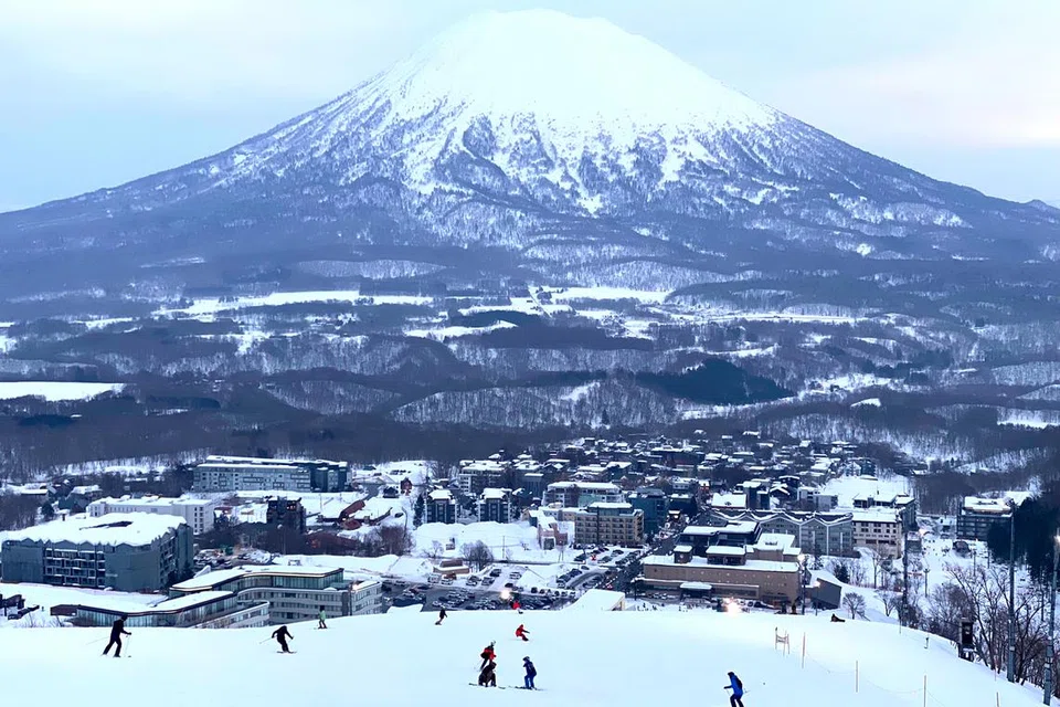 Kegiatan menarik, bermain ski di Niseko, Hokkaido, Jepun.