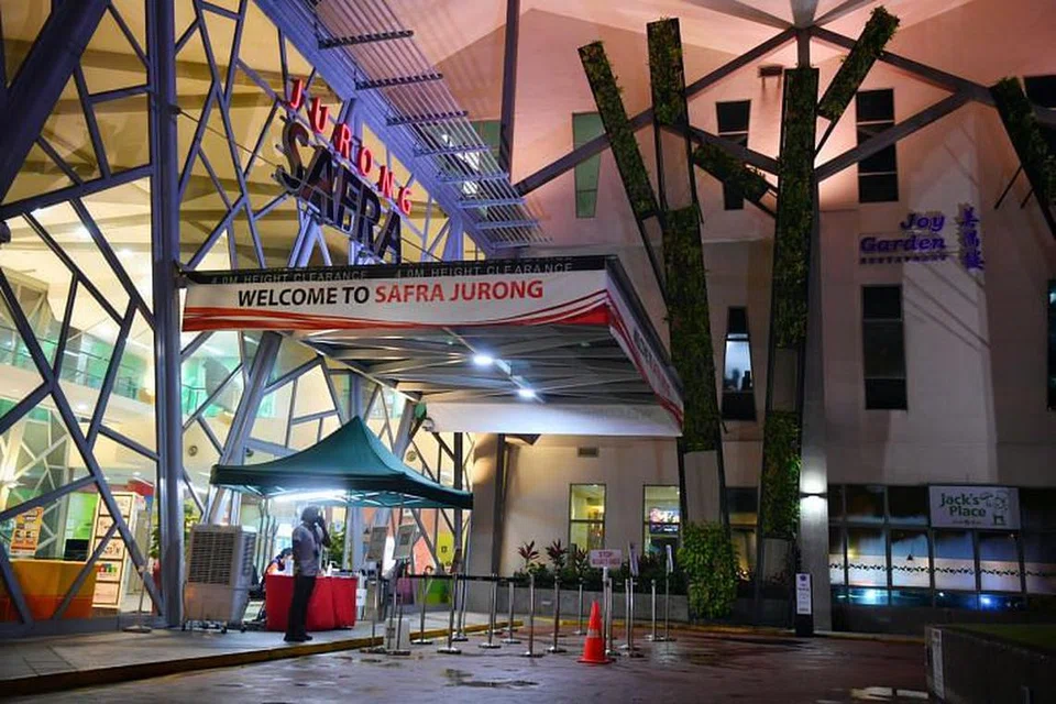 Kelompok Safra Jurong kekal kelompok jangkitan Covid-19 terbesar setempat, dengan 39 kes. - Foto CHONG JUN LIANG