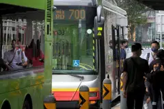 Sebanyak 18 perkhidmatan bas SMRT akan dilanjutkan operasinya, enam daripadanya melanjutkan perkhidmatan sehingga selewat-lewatnya 3.20 pagi.