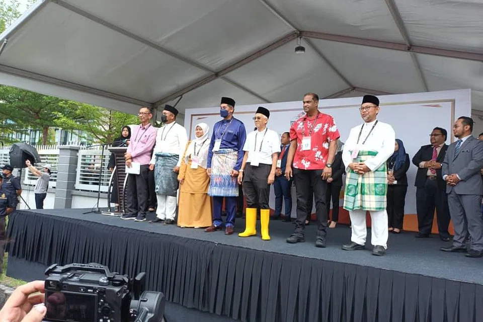 Barisan calon bagi P107 Parlimen Sungai Buloh di pentas penamaan calon, pusat penamaan calon, Pejabat Daerah dan Tanah Petaling, Shah Alam.
