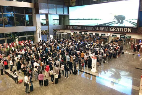 JUMLAH PENUMPANG MENINGKAT: Seramai 5.12 juta penumpang melalui Lapangan Terbang Changi pada Jun, menurut Kumpulan Lapangan Terbang Changi (CAG).