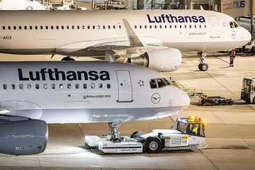 PENERBANGAN DIBATAL: Syarikat penerbangan Lufthansa berkata ia akan membatalkan hampir 900 penerbangan ekoran mogok yang dilancarkan oleh juruterbang. - Foto AFP