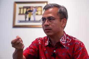 BAKAL DIUMUMKAN: Menteri Komunikasi dan Digital, Encik Fahmi Fadzil, berkata keputusan berkaitan bekalan dan harga beras ada diumumkan tidak lama lagi