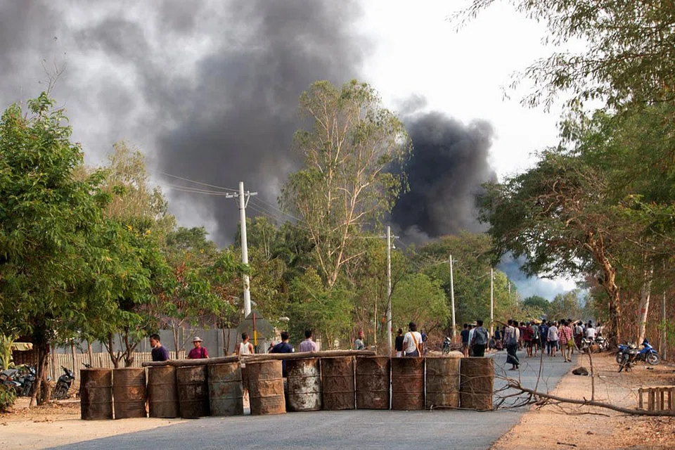 KRISIS DI MYANMAR: Keadaan di Myanmar bertambah buruk dengan lebih 600 orang penunjuk perasaan sejauh ini telah terkorban akibat pertempuran dengan pihak berkuasa rejim tentera. - Foto REUTERS