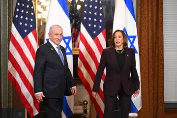 Naib Presiden Amerika Syarikat, Cik Kamala Harris (kanan), dalam pertemuan tertutup bersama Perdana Menteri Israel, Encik Benjamin Netanyahu, di Rumah Putih. 
