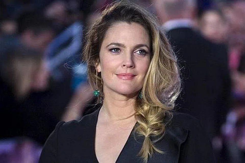 AKAN TERUS TERANG: Drew Barrymore akan terangkan siapa dirinya yang sebenar kepada anak-anaknya nanti. - Foto AFP