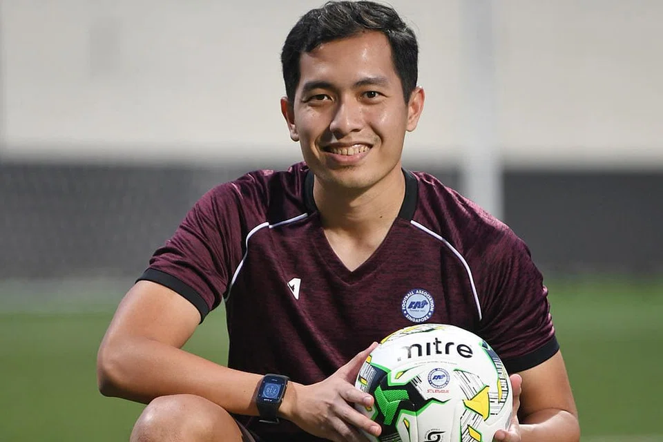 MENGEJAR IMPIAN: Ridha Saaid yang membuat penampilan sulung sebagai pembantu pengadil Liga Perdana Singapura (SPL) musim ini, mahu terus mengejar impiannya menjadi pengadil bertaraf antarabangsa. - Foto BM oleh KHALID BABA