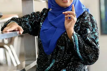MUZIK MENDARAH DAGING: Zaiton Sameon masih melihat menyanyi sebagai sebahagian besar kehidupan dan sumber pencarian rezekinya meskipun beberapa rancangan merakam lagu baru belum kesampaian. - Foto HALIMATON SAADIAH SULAIMAN/BERITA HARIAN MALAYSIA