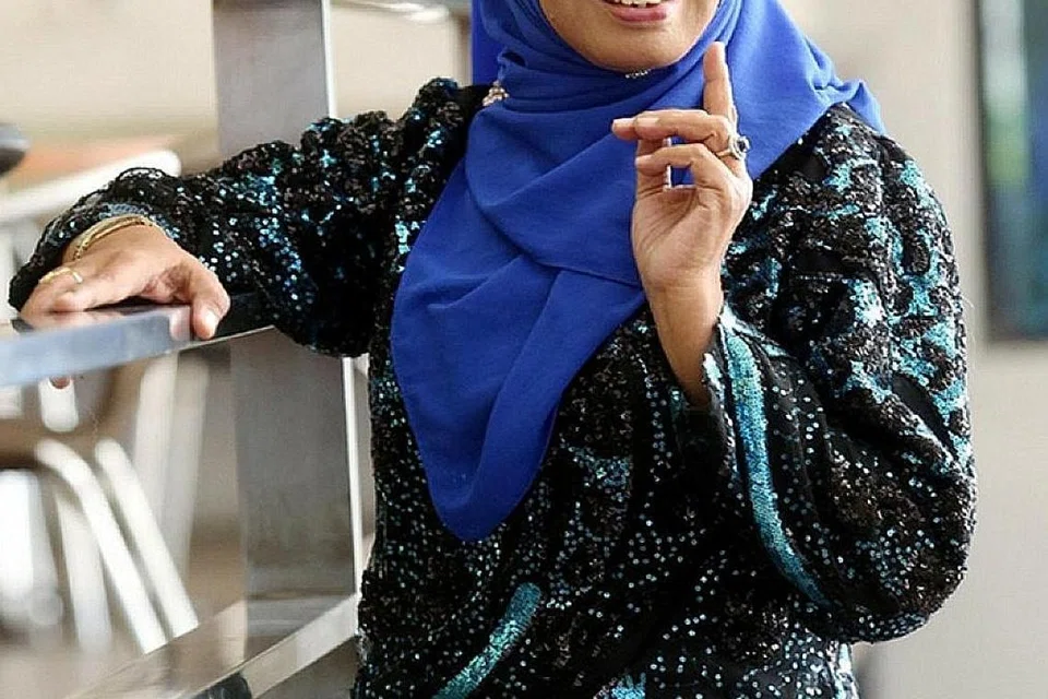 MUZIK MENDARAH DAGING: Zaiton Sameon masih melihat menyanyi sebagai sebahagian besar kehidupan dan sumber pencarian rezekinya meskipun beberapa rancangan merakam lagu baru belum kesampaian. - Foto HALIMATON SAADIAH SULAIMAN/BERITA HARIAN MALAYSIA