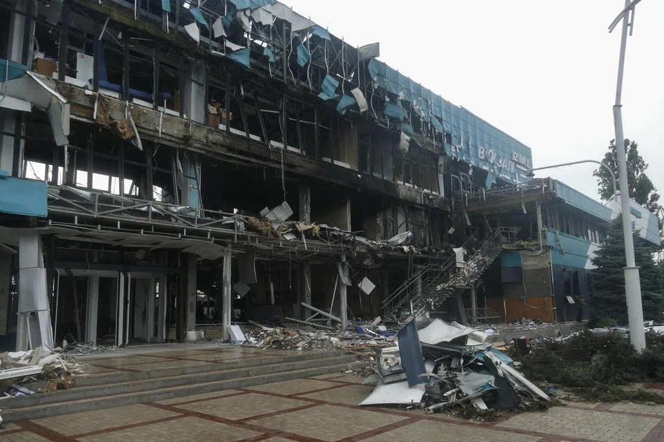 AKIBAT SERANGAN: Bangunan rosak teruk akibat serangan dron di stesen laut berhampiran sempadan Romania di bandar Izmail, wilayah Odesa, Selatan Ukraine.