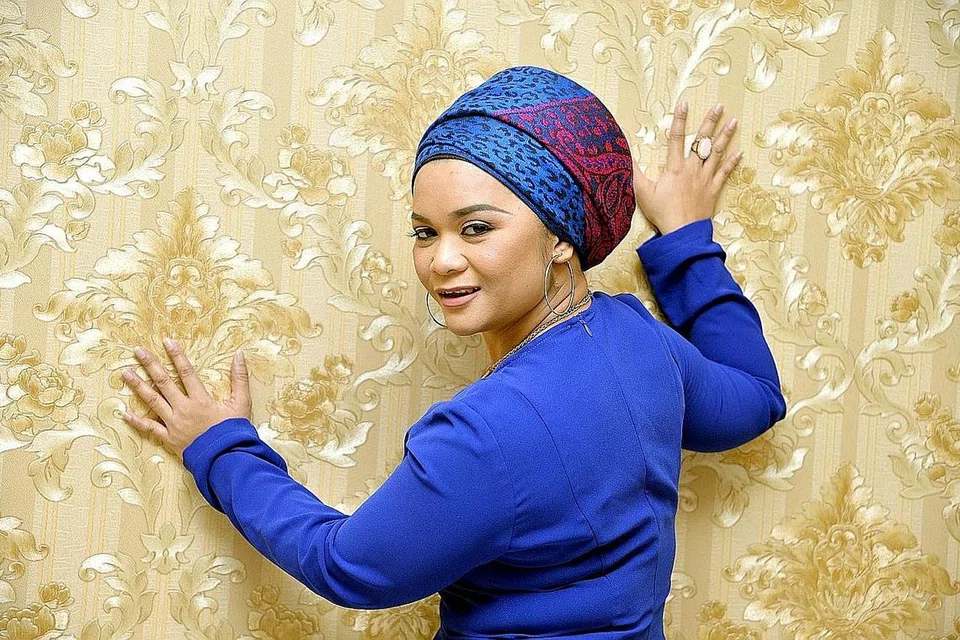 NANA KARIA: Bergerak setapak lagi dalam menjalankan misi kemasyarakatan yang digabung dengan hiburan. - Foto M.O. SALLEH