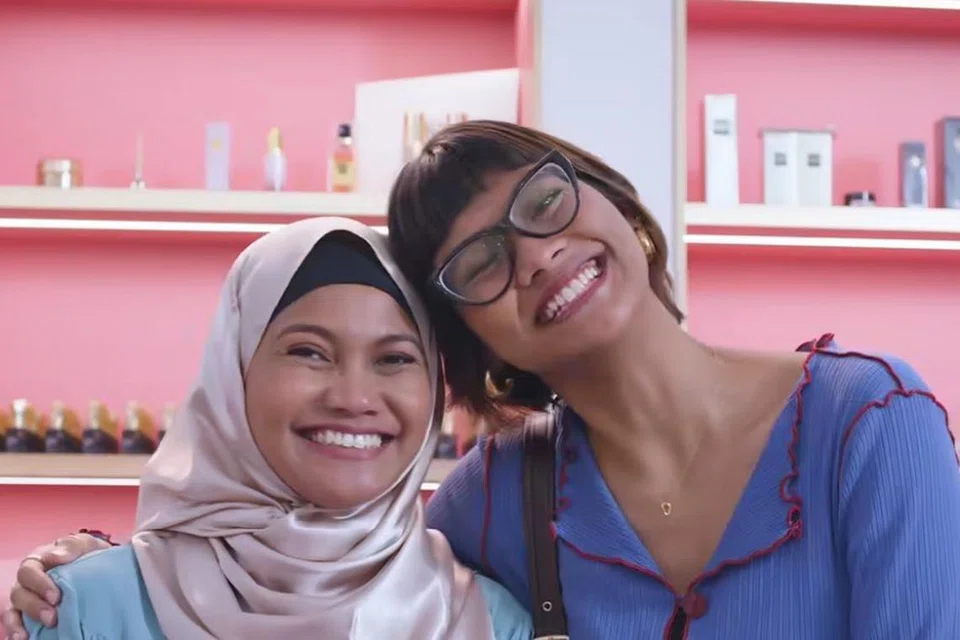 Buat masa ini, selagi anak-anak belum berkahwin dan masih tinggal sebumbung dengannya, Siti Hajar Abdul Gani, menghargai kehadiran mereka dan bangga dengan pencapaian mereka. Anak bongsunya, Haziqah Hashir, mengikut jejak langkahnya berlakon.