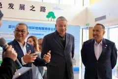 Pengerusi Jawatankuasa Perumahan dan Kerajaan Tempatan Johor, Datuk Mohd Jafni Md Shukor (kanan), ketika lawatan kerja ke sebuah kemudahan mengubah sisa menjadi tenaga (WTE) bertaraf antarabangsa di Shanghai, China.