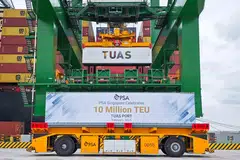 Pencapaian ini menonjolkan kepentingan strategik Pelabuhan Tuas dalam rantaian bekalan dan industri logistik Singapura.