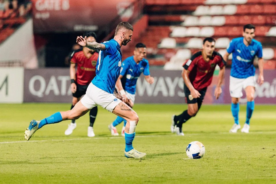 Hanya beberapa minit selepas gol pertama, Maxime Lestienne diberi peluang untuk menjaringkan gol kedua Lion City Sailors.