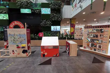 PAPARAN BUKU: Bertemakan 'Reboot' atau menghidupkan semula sesuatu, Read! Fest tahun ini memaparkan 12 buku utama, termasuk buku-buku dalam bahasa ibunda Melayu, Tamil dan Mandarin. Paparan buku ini boleh didapati di perpustakaan awam termasuk di Perpustakaan Awam Cheng San. - Foto NLB