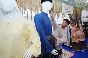 Danish Anaqi, 21 tahun, ingin melestarikan busana tradisi menerusi jenama pakaian ‘Gangsa.co’.