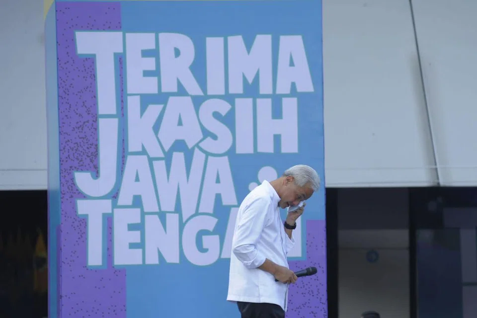 ARAH BARU: Pada Selasa, Encik Ganjar Pranowo mengucapkan terima kasih dan selamat tinggal kepada masyarakat tempatan di Semarang yang dihadiri ribuan penduduk untuk menumpukan pada kempen menjelang pilihan raya Februari depan. Beliau mengumumkan untuk menamatkan tempoh jawatan gabenor Jawa Tengah 