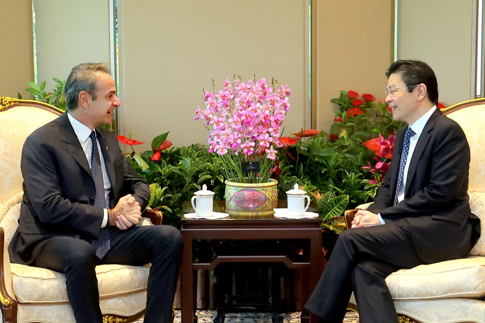 Perdana Menteri, Encik Lawrence Wong (kanan), mengadakan pertemuan bersama Perdana Menteri Greece, Encik Kyriakos Mitsotakis, di Istana pada 20 November, sempena lawatan kerja pemimpin itu ke Singapura dari 20 hingga 22 November.