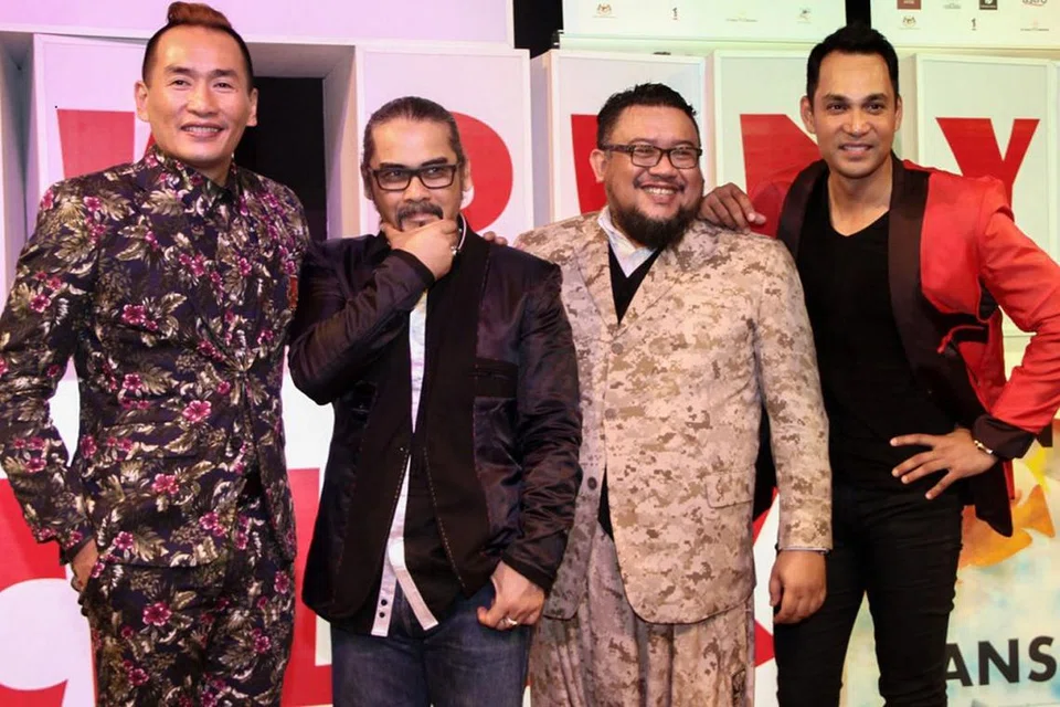 KONGSI GELAK: (Dari kiri) Datuk AC Mizal, Datuk Awie, Datuk Afdlin Shauki dan Datuk Hans Isaac kini menebar usahasama menerusi 'Baik Punya Concert 4'D di Esplanade, Sabtu ini. - Foto BHM