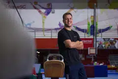 Gimnastik, S’pura, Francisco Azra, ketua jurulatih artistik 