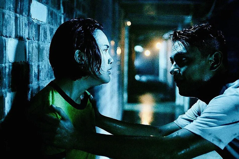 MENDEBARKAN: Raksasa membuka selingkar kisah keluarga di mana si 'pemburu' menjadi yang diburu cengkaman raksasa. - Foto PAPAHAN FILMS
